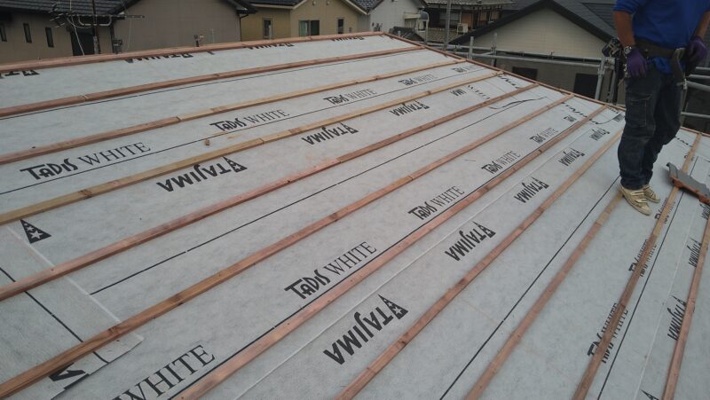 屋根葺き替え工事　セメント瓦から平板瓦